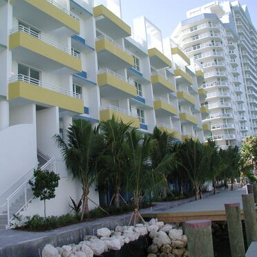 boardwalk decking, corrosion-resistant FRP Grating, apartment complex